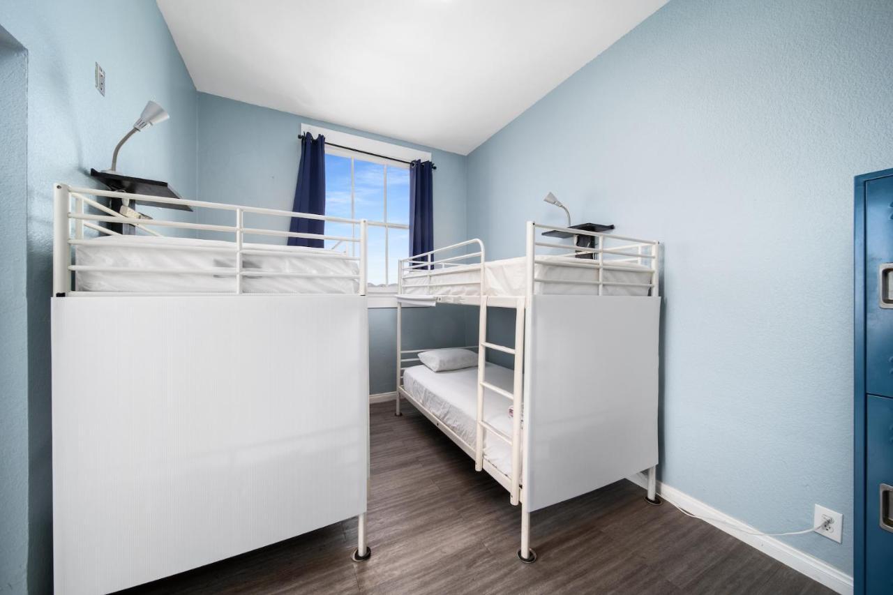 Posto Letto in Dormitorio Misto con 8 Letti